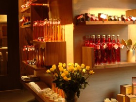Laurie Raphaël Restaurant/Atelier/Boutique